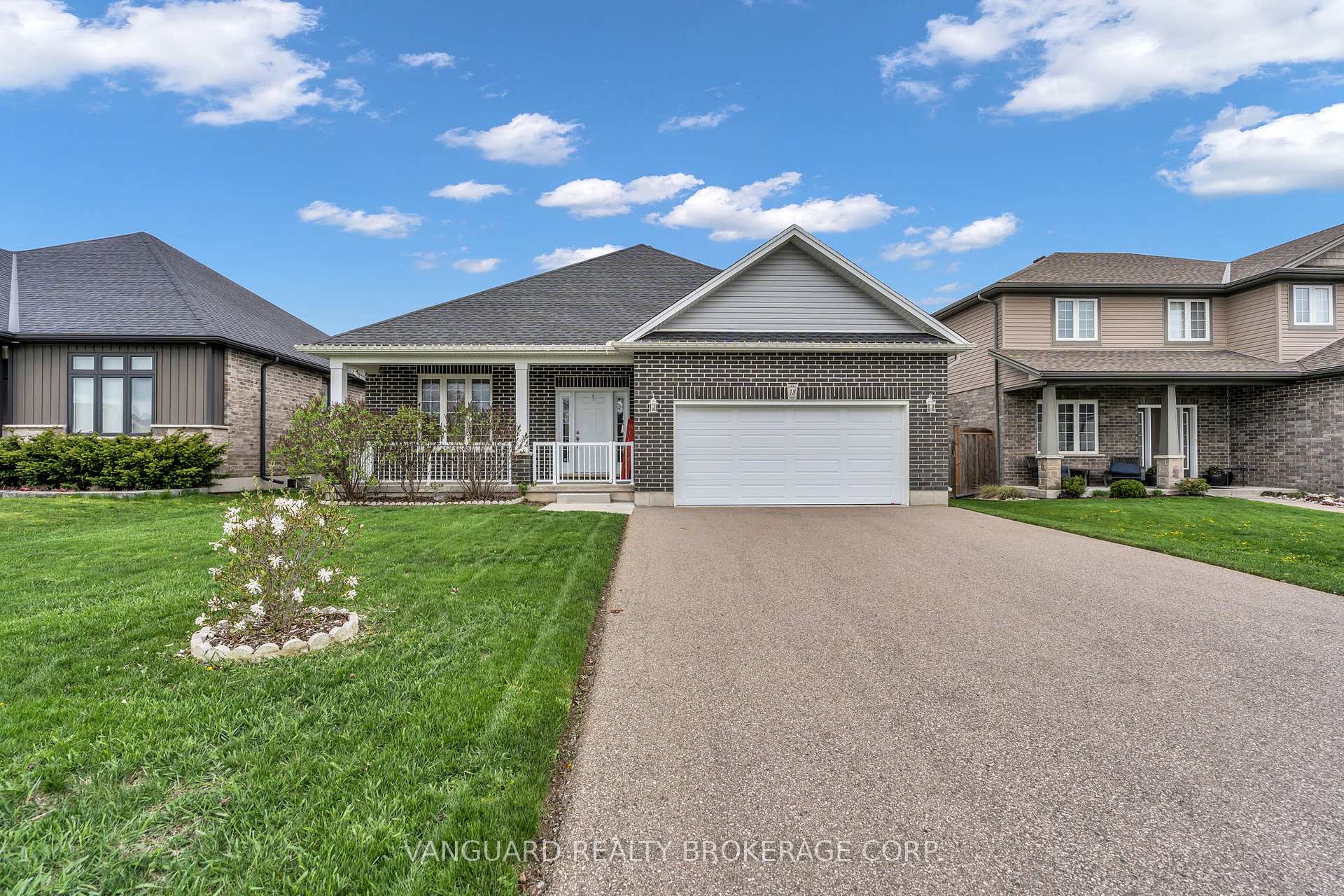 nahphoto.jpg|190\X13071190_1.jpg|/propertyphotos/190/X13071190_1.jpg