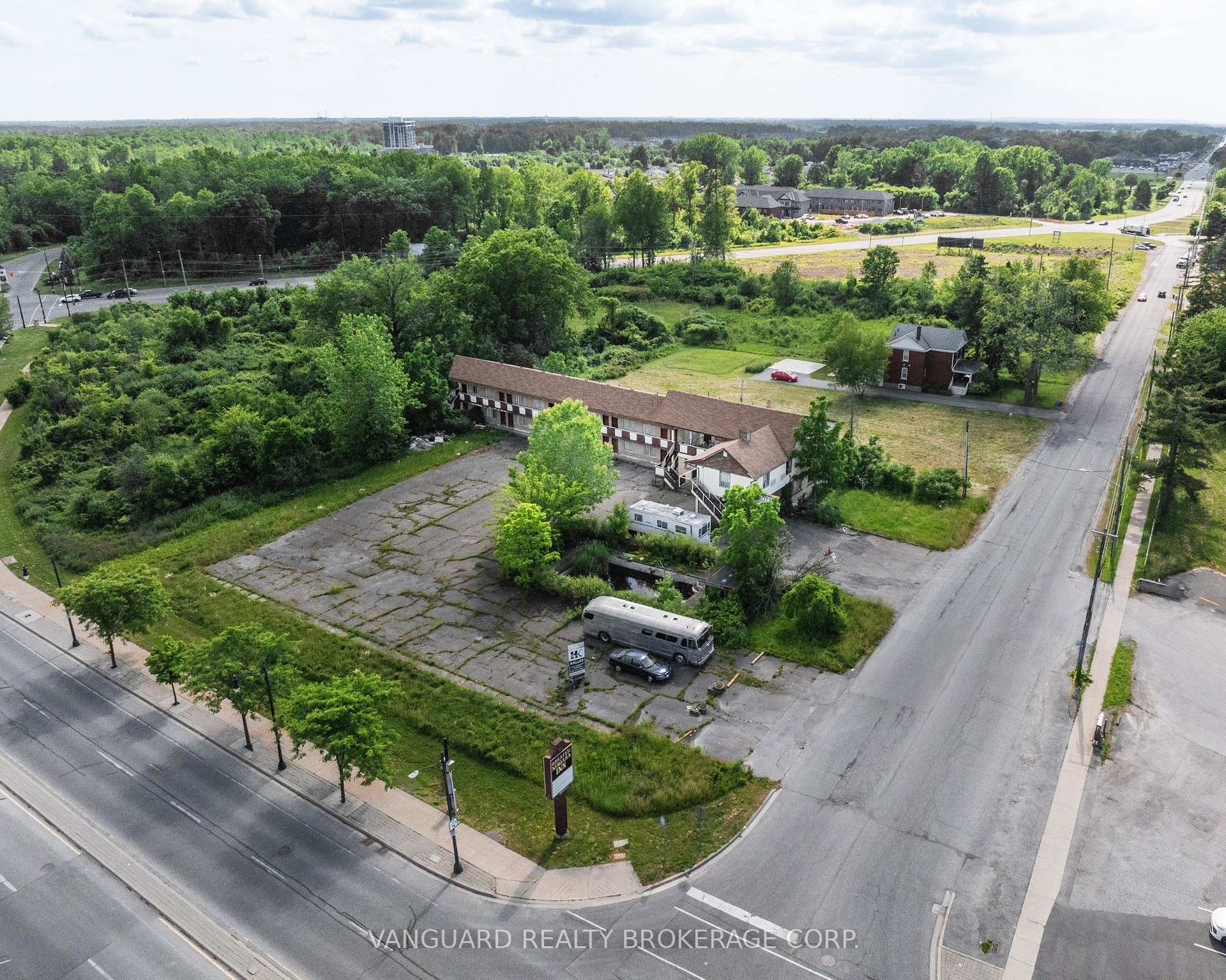nahphoto.jpg|403\X12229403_1.jpg|/propertyphotos/403/X12229403_1.jpg