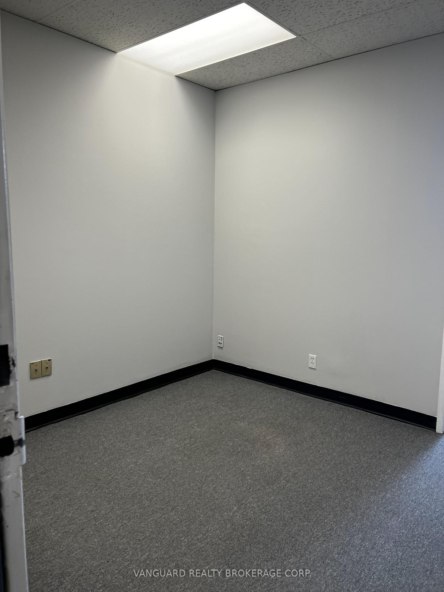 nahphoto.jpg|802\W12304802_1.jpg|/propertyphotos/802/W12304802_1.jpg